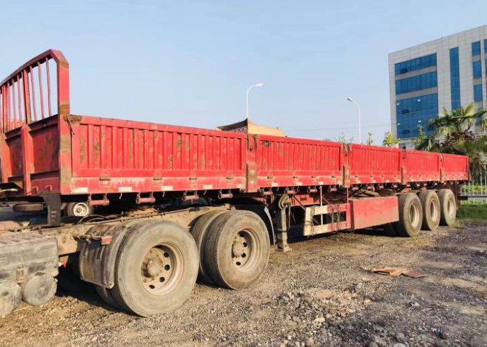 挂车2016年11月份上牌,13米长,栏板60公分高,外插桩,车况好