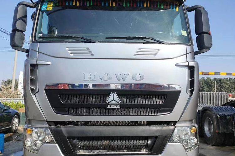 二手牵引车 重汽豪沃(howo) t7h540马力国五排放双驱轻体