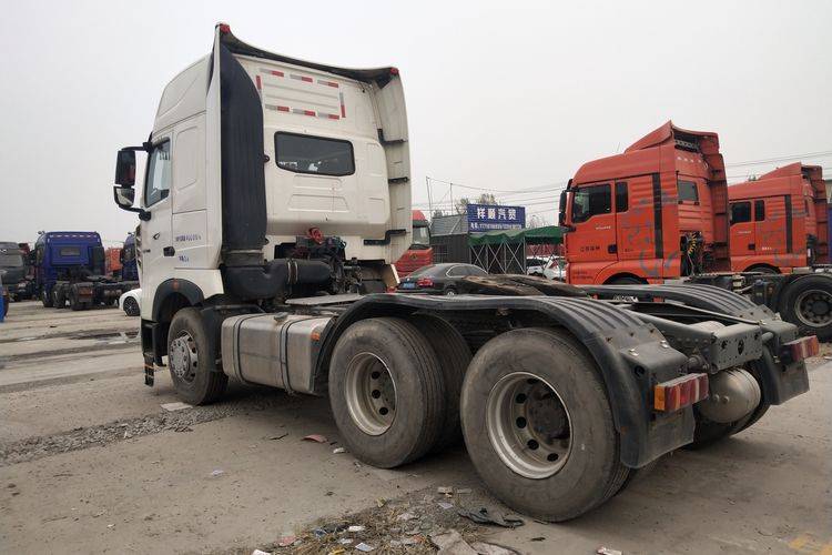 已售二手牵引车 重汽豪沃t7h 540马力