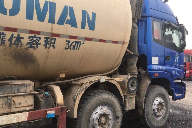 二手粉粒物料运输车 福田欧曼 375马力国四
