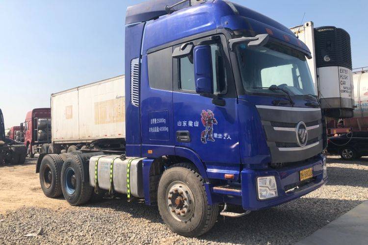 欧曼gtl蓝色牵引车,欧曼est白色牵引车 山东济宁二手牵引车急转欧曼gtl重体430潍才动力.包可