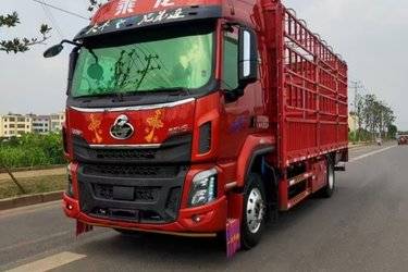 二手东风柳汽 乘龙H5中卡 240马力 4X2 6.8米仓栅式载货车(国五) 单桥 玉柴二手载货车 黄牌图片