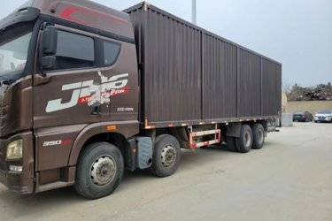 二手青岛解放 JH6重卡 350马力 8X4 9.5米厢式载货车(国五) 前四后八 锡柴二手载货车 黄牌图片