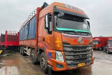 二手东风柳汽 乘龙H7重卡 350马力 8X4 9.6米仓栅式载货车(国五) 前四后八 玉柴二手载货车 黄牌图片