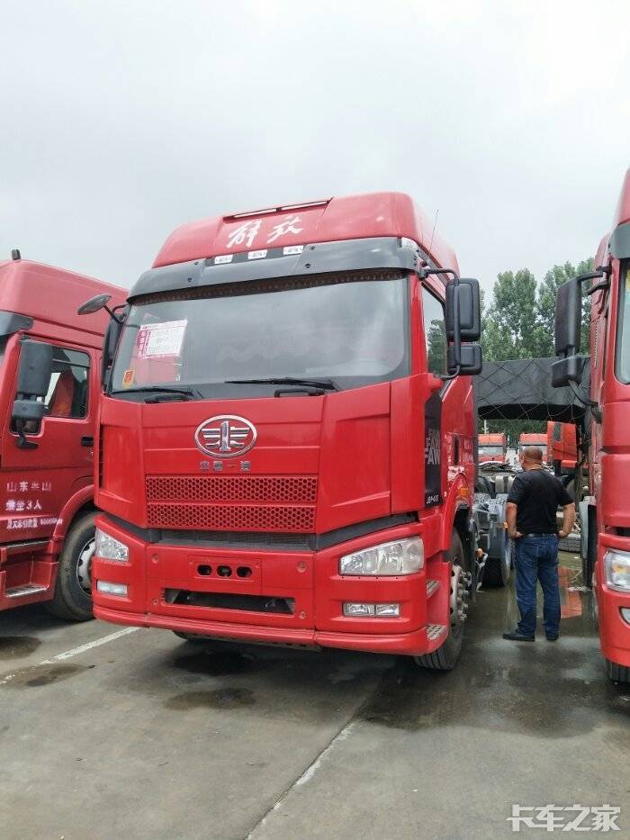 出售14年10月,解放j6双驱牵引车