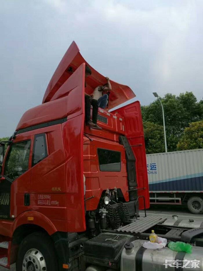 新款解放j6p500导流罩安装好了