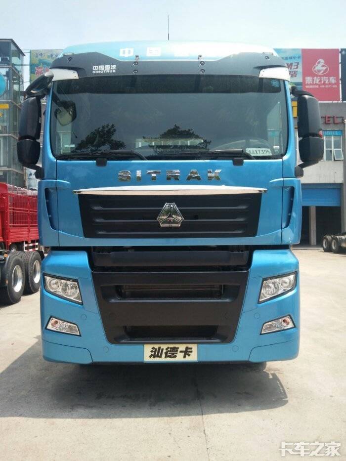 汕德卡440马力牵引车6x412档
