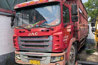 二手江淮 格尔发A5L中卡 180马力 4X2 6.77米仓栅式载货车(国五) 单桥 玉柴二手载货车 黄牌图片