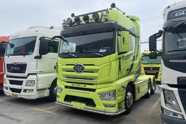 二手一汽解放 J7重卡 550马力 6X4牵引车(国五) 双驱 锡柴二手牵引车 黄牌图片