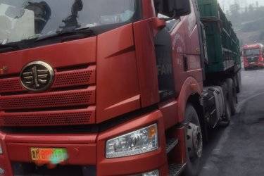 二手一汽解放 J6P重卡 领航版 460马力 6X4牵引车(国五) 双驱 锡柴二手牵引车 黄牌图片