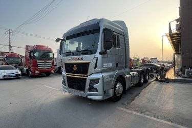 二手中国重汽 汕德卡SITRAK C9H重卡 奢华版 570马力 6X4 AMT自动挡牵引车(国六)(带液缓)(国六) 双驱 曼二手牵引车 黄牌