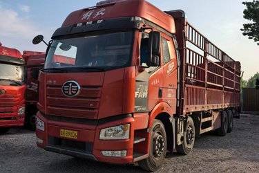 二手一汽解放 新J6P重卡 绿通版 460马力 8X4 9.5米仓栅式载货车(国五) 前四后八 锡柴二手载货车 黄牌