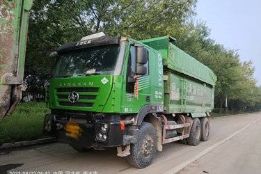 二手上汽红岩 金刚M500 390马力 6X4 5.6米 LNG自卸车(国五) 后八轮 上柴二手自卸车 黄牌图片