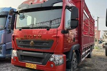 二手中国重汽 HOWO TX 290马力 4X2 6.75米仓栅式货车(国六) 单桥 曼二手载货车 黄牌