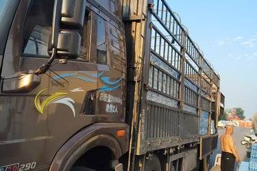 二手一汽解放 J6P重卡 质惠版 320马力 6X2 8.7米栏板载货车(国六) 前四后四 锡柴二手载货车 黄牌图片