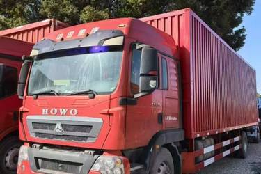 二手中国重汽 HOWO TX 240马力 4X2 9.52米厢式载货车(国五) 单桥 曼二手载货车 黄牌