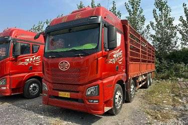 二手青岛解放 JH6重卡 领航版2.0 520马力 8X4 9.4米仓栅式载货车(国六) 前四后八 锡柴二手载货车 黄牌图片