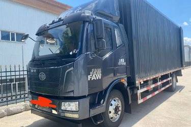 二手一汽解放 J6L中卡 180马力 4X2 7.7米厢式载货车(国五) 单桥 大柴二手载货车 黄牌图片