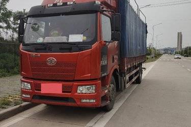 二手一汽解放 J6L中卡 220马力 4X2 6.75米仓栅式载货车(国五) 单桥 大柴二手载货车 黄牌