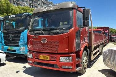 二手一汽解放 J6L中卡 180马力 4X2 6.8米LNG载货车(国五) 单桥 大柴二手载货车 黄牌图片