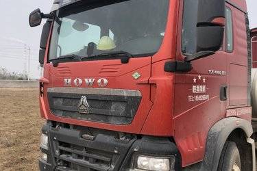 二手中国重汽 HOWO TX重卡 440马力 6X4 LNG牵引车(国六) 双驱 曼二手牵引车 黄牌图片