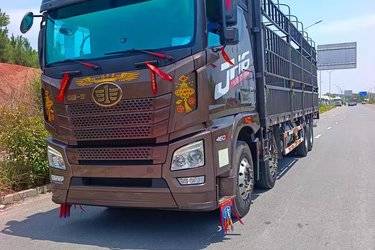 二手青岛解放 JH6重卡 460马力 8X4 9.4米仓栅式载货车(国五) 前四后八 锡柴二手载货车 黄牌