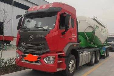 二手中国重汽 HOKA H7重卡 380马力 6X4 LNG牵引车(国五) 双驱 潍柴二手牵引车 黄牌