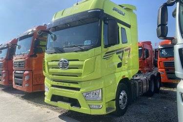 二手一汽解放 J7重卡 560马力 6X4 AMT自动挡牵引车(国六)(一汽解放12挡)(带液缓)(国六) 双驱 锡柴二手牵引车 黄牌图片