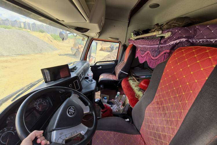 二手一汽解放 350马力 载货车