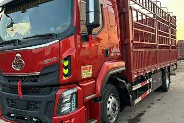 二手东风柳汽 乘龙H5中卡 260马力 4X2 6.8米仓栅式载货车(3.6T前桥)(国五) 单桥 玉柴二手载货车 黄牌图片