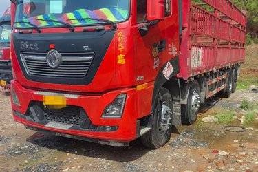 二手东风商用车 天龙KL重卡 465马力 8X4 9.4米仓栅式载货车(国五) 前四后八 东风康明斯二手载货车 黄牌图片
