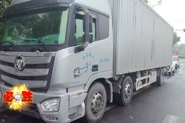 二手福田 欧曼EST 南方版 290马力 6X2 9.58米翼开启厢式载货车(国六) 前四后四 福田康明斯二手载货车 黄牌图片