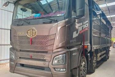 二手青岛解放 JH6重卡 领航版2.0 460马力 8X4 9.4米仓栅式载货车(国五) 前四后八 锡柴二手载货车 黄牌