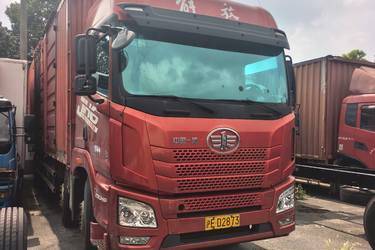 二手青岛解放 JH6重卡 卓越版2.0 290马力 6X2 9.5米厢式载货车(国五) 前四后四 潍柴二手载货车 黄牌