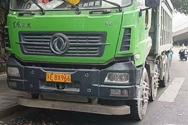 二手东风商用车 天龙KC重卡 350马力 8X4 5.8米自卸车(国五) 前四后八 玉柴二手自卸车 黄牌