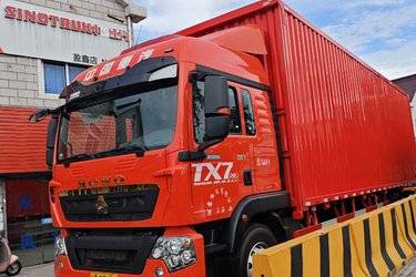 二手中国重汽 HOWO TX 290马力 4X2 9.6米翼开启厢式载货车(国六) 单桥 曼二手载货车 黄牌
