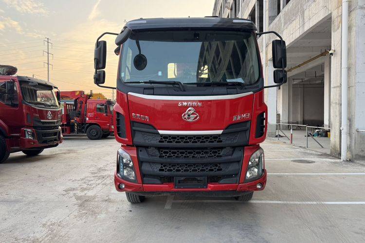 东风柳汽乘龙 200马力 专用车