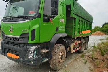 二手东风柳汽 新乘龙M3 245马力 6X4 自卸车(国六) 8X2 玉柴二手自卸车图片