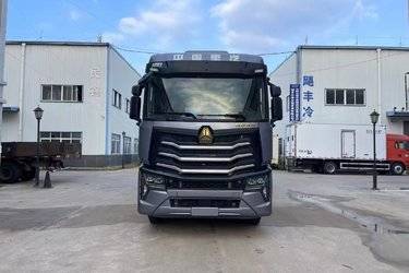 中国重汽 汕德卡SITRAK G5S 290马力 4X2 9.92米LNG自动档厢式载货车  曼二手载货车