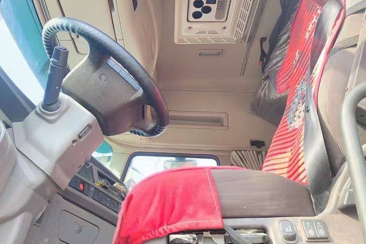 二手东风商用车 520马力 牵引车