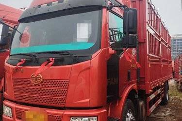 二手一汽解放 J6L中卡 质惠版 240马力 4X2 6.75米仓栅式载货车(国五) 单桥 锡柴二手载货车 黄牌