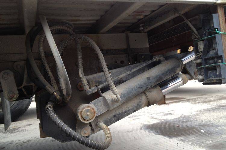 浙江宁波二手自卸车加装转让己的汽尾板标准升