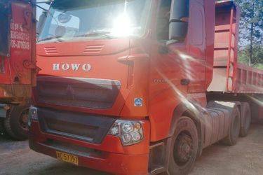 二手中国重汽 HOWO T7H重卡 460马力 6X4牵引车(国五) 双驱 曼二手牵引车 黄牌