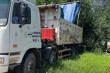 二手华菱之星 重卡 轻量化版 运输型 300马力 8X4 6.5米自卸车(国五) 前四后八 中国重汽二手自卸车 黄牌图片