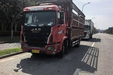 二手江淮 格尔发K5L中卡 220马力 4X2 6.77米仓栅式载货车(国五) 单桥 玉柴二手载货车 黄牌