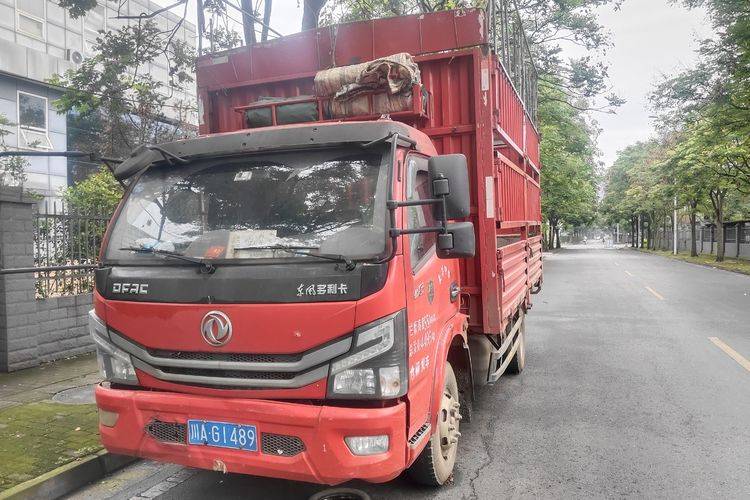 二手东风多利卡 130马力 载货车
