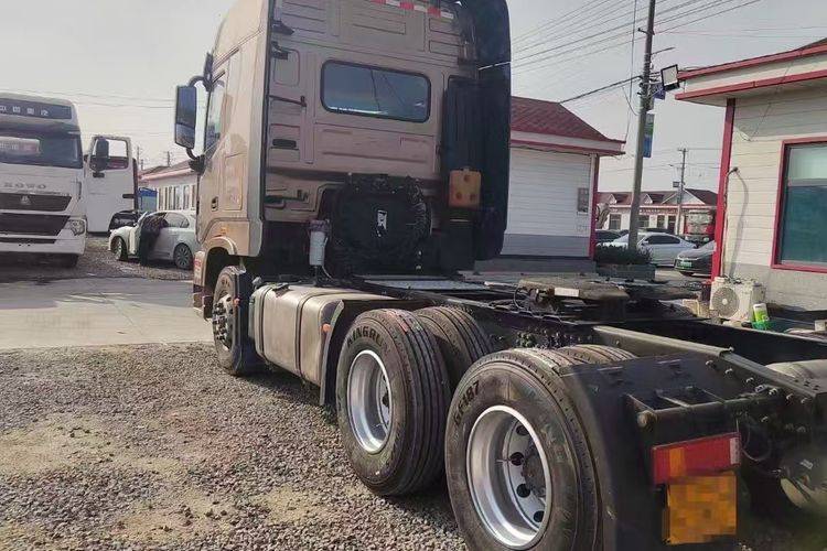 二手东风商用车 520马力 牵引车