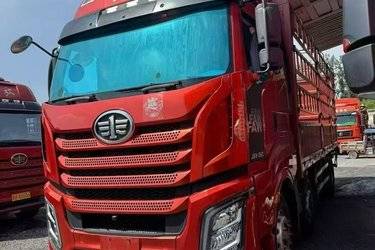 二手一汽解放 J6V 精英版 350马力 6X2 7.7米仓栅式载货车(国六) 前四后四 锡柴二手载货车 黄牌