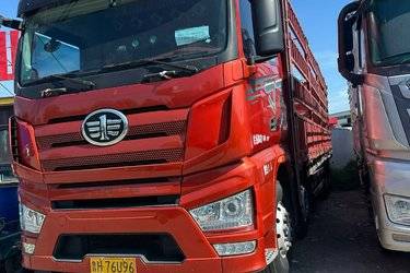 二手一汽解放 J7重卡 460马力 8X4 9.4米仓栅式载货车(国六) 前四后八 锡柴二手载货车 黄牌图片