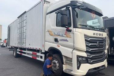 二手重汽豪沃 HOWO TS7 经典版 6.9L柴油 290马力 4X2 中国重汽10档 9.6米厢式载货车(国六) 单桥 中国重汽二手载货车 黄牌